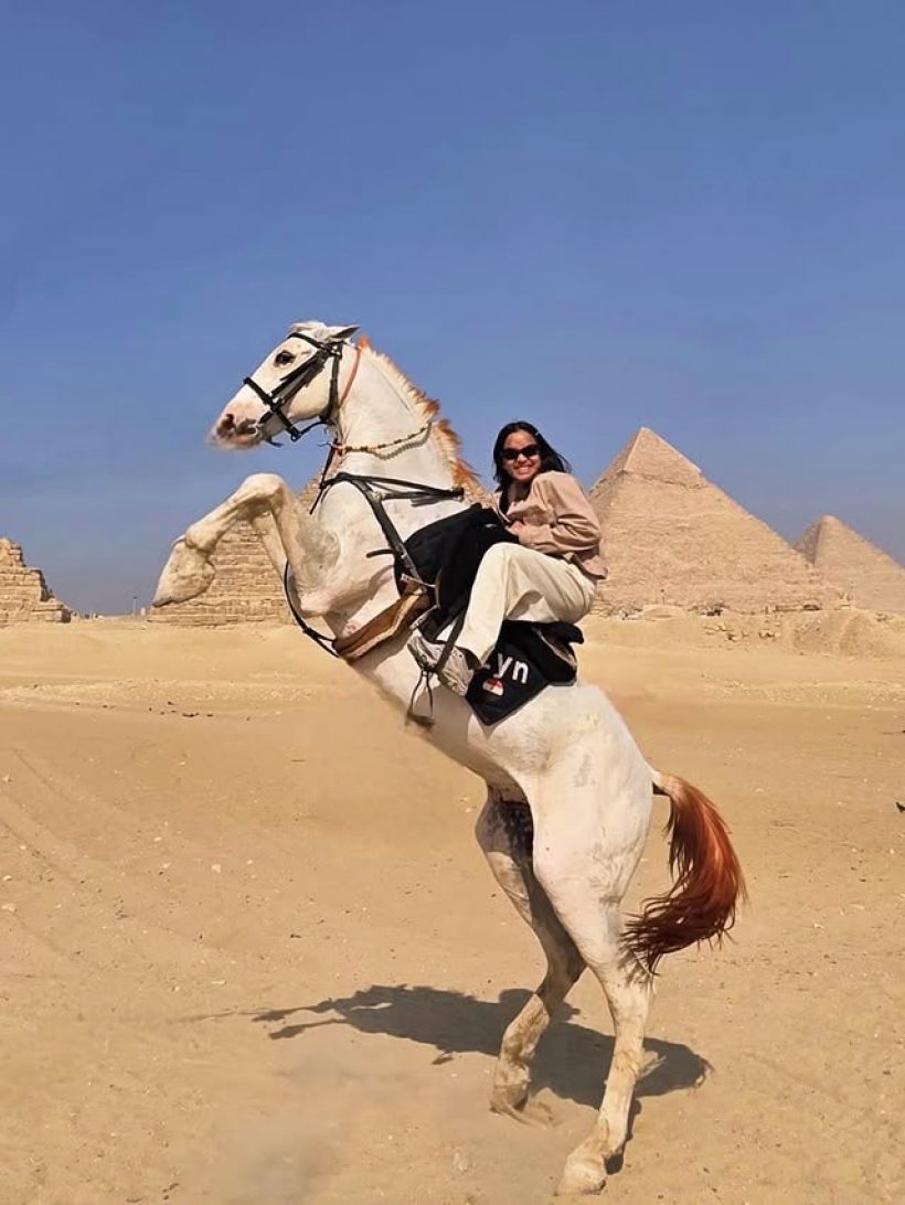 ส่อง แอฟ ทักษอร ควงลูกสาวเช็กอินไคโร โชว์ขี่ม้าท่ายาก ช็อตนี้เท่เกินต้าน