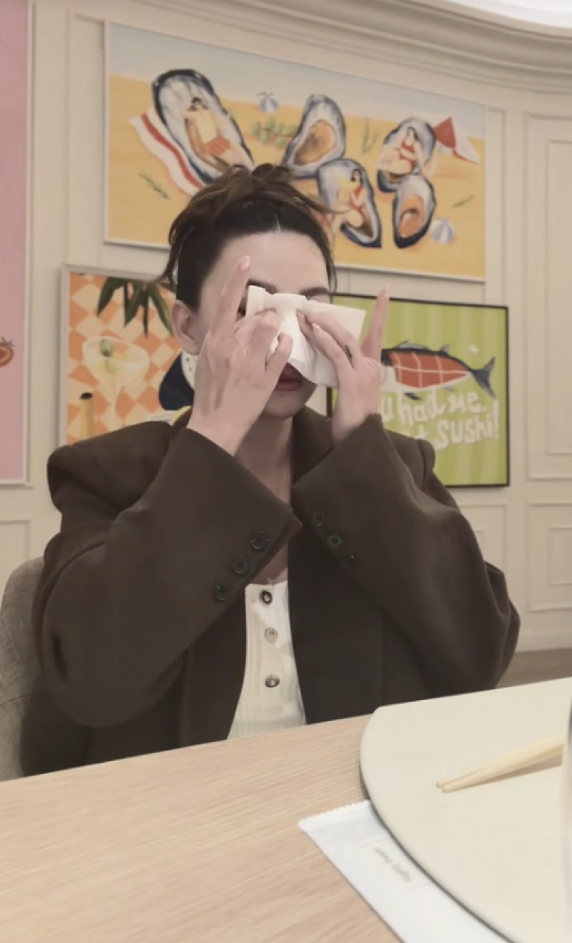 เกิดอะไรขึ้น?จู่ๆ ดิว อริสรา ปล่อยโฮกลางร้านอาหาร