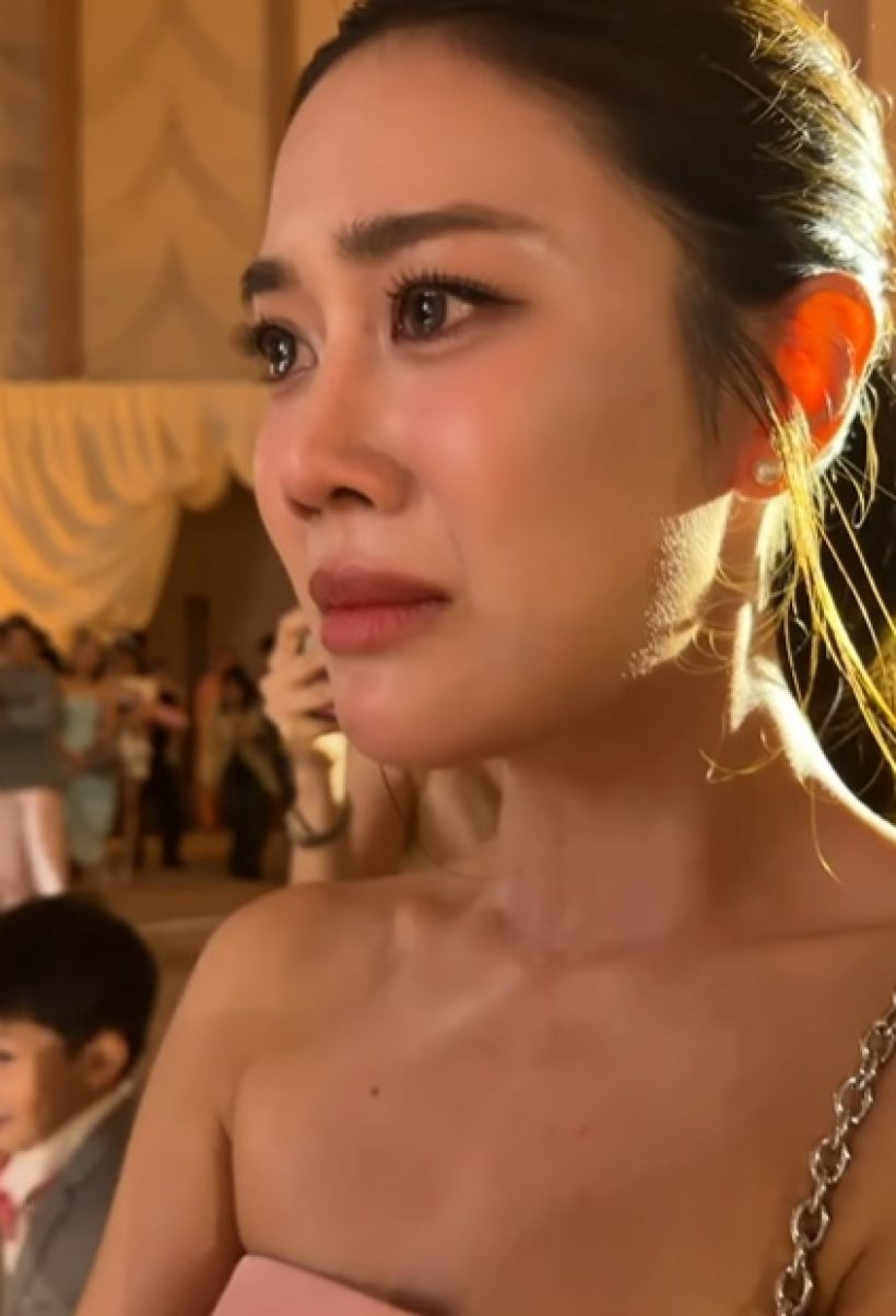ซีนสะดุดตา! ดาราสาวดัง ยืนร้องไห้กลางงานแต่ง พราว-แทน