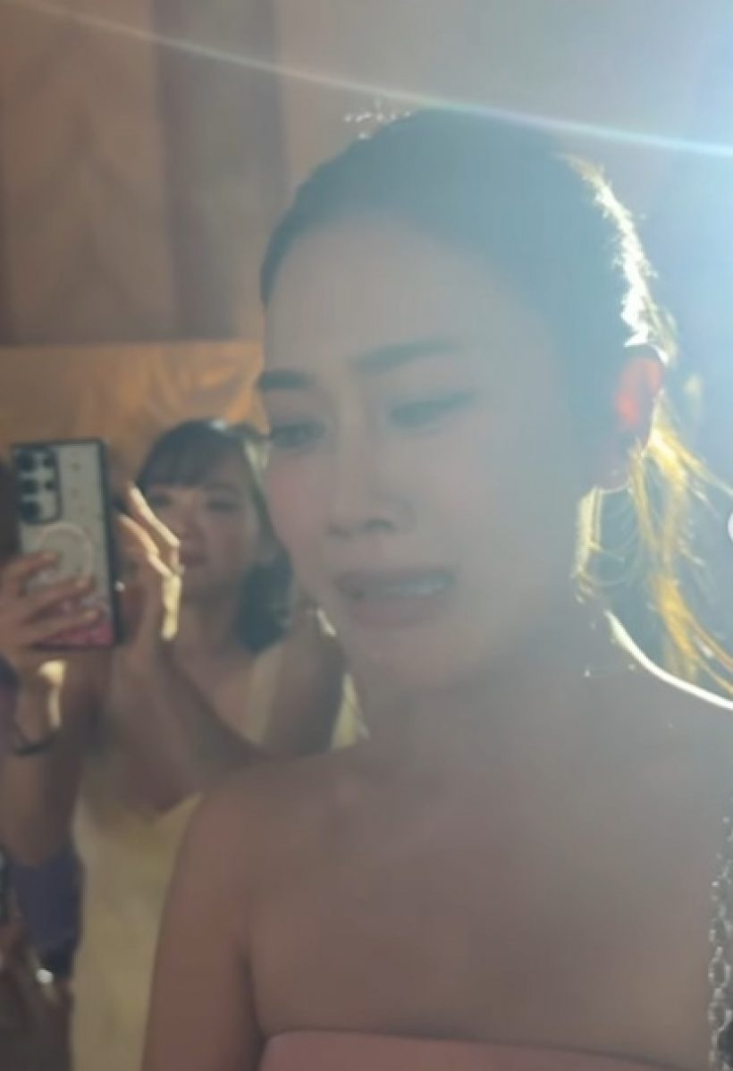 ซีนสะดุดตา! ดาราสาวดัง ยืนร้องไห้กลางงานแต่ง พราว-แทน
