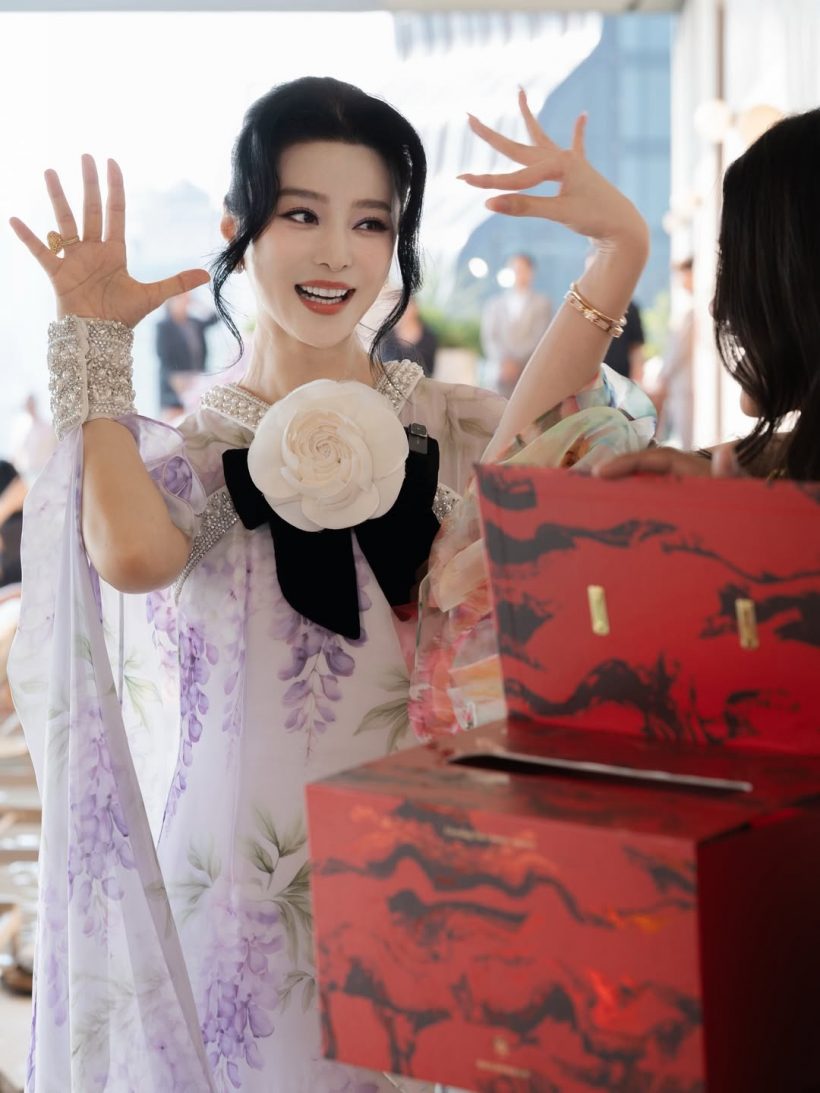 ช็อตหายาก! ออน สมฤทัย กระทบไหล่ตัวแม่ ฟานปิงปิง