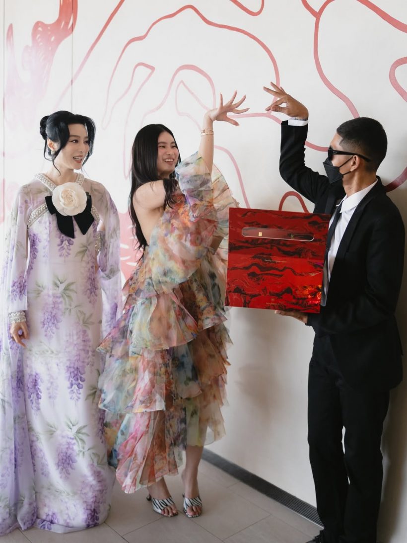 ช็อตหายาก! ออน สมฤทัย กระทบไหล่ตัวแม่ ฟานปิงปิง