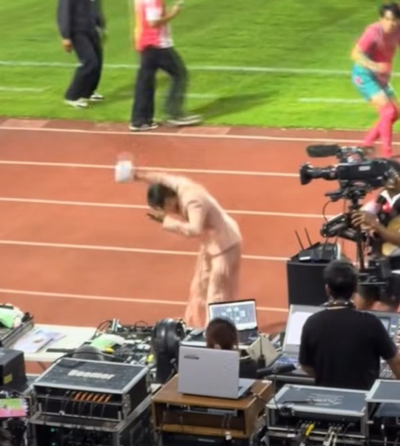 แอน ทองประสม พูดตรงๆโดนบอลอัด ทรุดลง เจ็บตรงไหน?