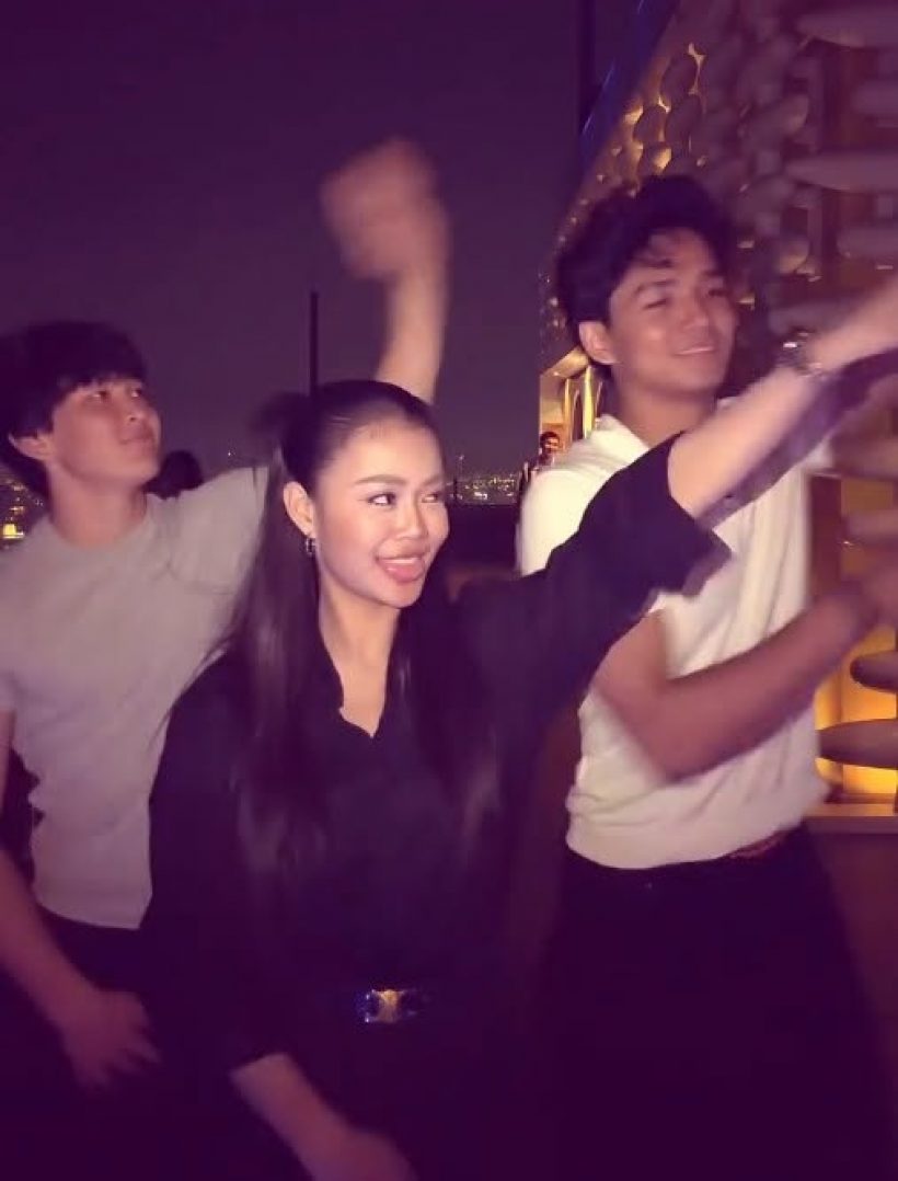 อุ๊ยยังไงเเน่! ลำไย-หนุ่มคาซัคฯ ถูกจับตาอีกครั้ง