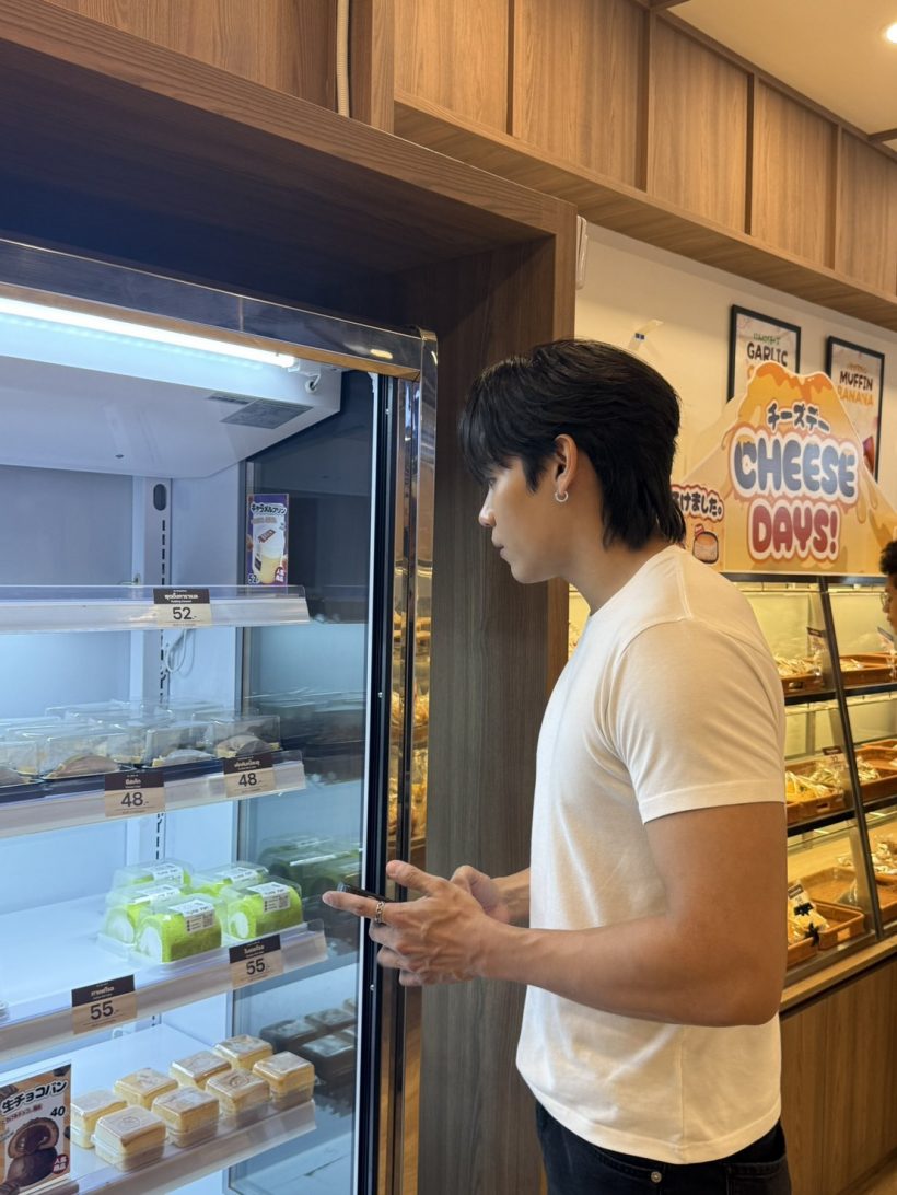 แฟนกันปะเนี่ย?! คู่จิ้นซีรีส์ดัง เสิร์ฟช็อตเดินห้างมุ้งมิ้ง