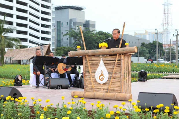 หยาดเหงื่อพระราชา ศิลปินดารา ร่วมปลุกดอกดาวเรืองบานสะพรั่งทั่วแผ่นดิน 