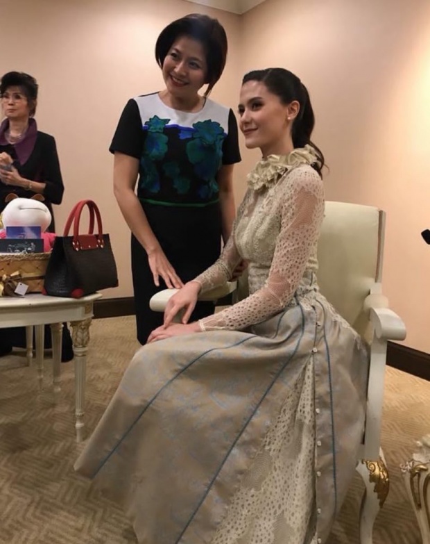 สวยทะลุจักรวาล!! “มารีญา” มาในลุคสวยเฉียบ เข้าพบ “ลุงตู่” พร้อมกับน้องสุขใจ