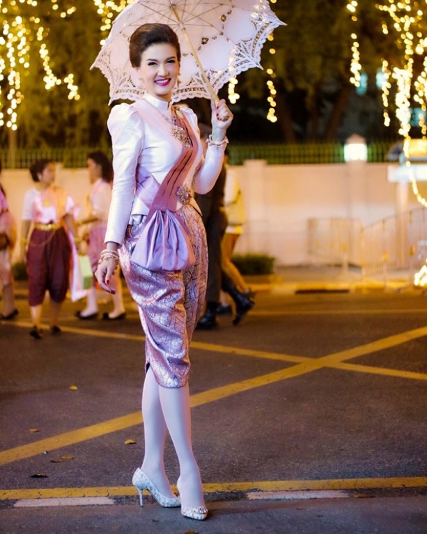 สุดภูมิใจ!! แอน สิเรียม ได้สวมชุดผ้าไหมไทยสุดเลอค่า ร่วมงานอุ่นไอรักฯ งดงามมาก!