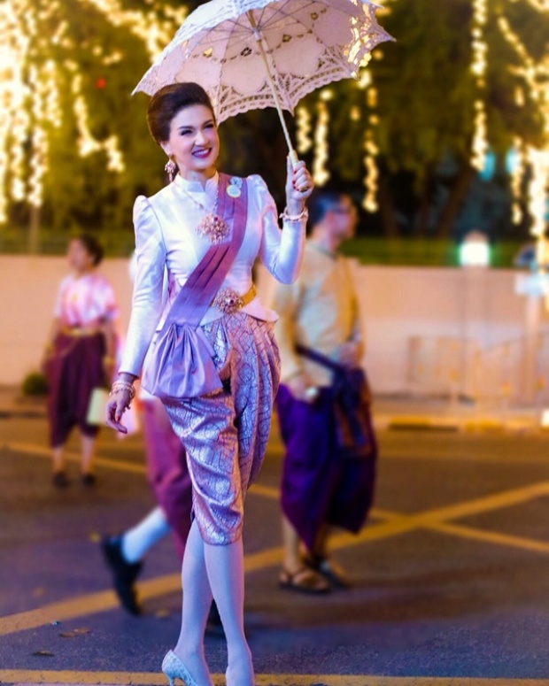 สุดภูมิใจ!! แอน สิเรียม ได้สวมชุดผ้าไหมไทยสุดเลอค่า ร่วมงานอุ่นไอรักฯ งดงามมาก!