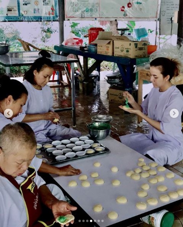 สวยและใจบุญ!! “จ๊ะ อาร์สยาม” เผยจำนวนขนม? ที่ทำเองกับมือ ในสำนักแม่ชีปฎิบัติธรรมเขาพระ (มีคลิป)