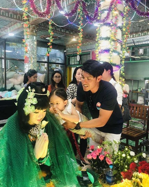 อบอุ่นสุด!  “น้องริชา” ถึงกับแสดงอาการแบบนี้...เมื่อไปรับ  “พ่อภูริ” ที่สนามบินหลังไม่เจอนาน 10 วัน