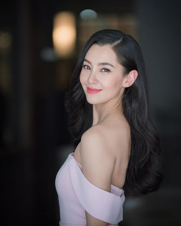 “ญาญ่า อุรัสยา” พร้อมรับงานร่วม “เบลล่า ราณี” พร้อมบอกเขินมาก “เดินจับมือหวานใจ” ข้ามถนน