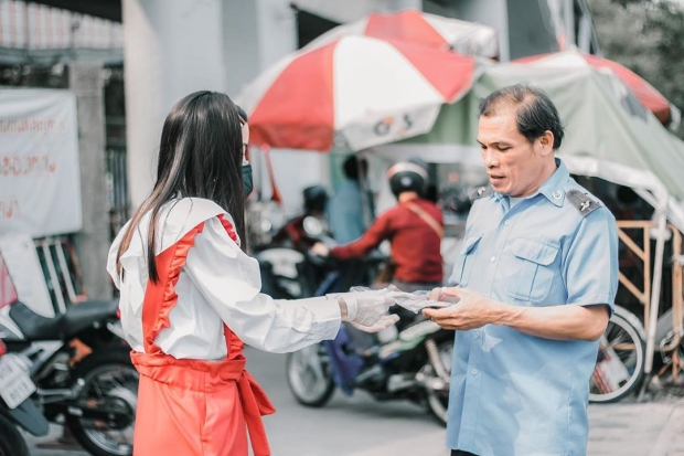 กรีน อัษฎาพร ควักเงินตัวเอง ผลิตหน้ากากอนามัยเเจกจ่าย 2,000 ชิ้น