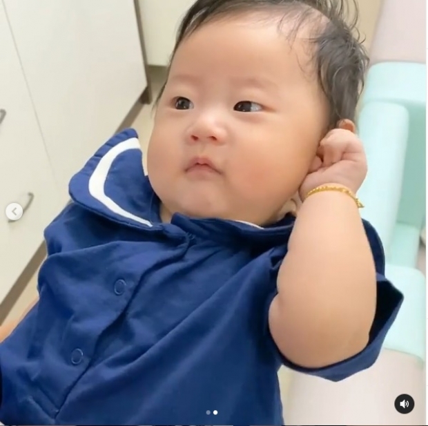 น้องโรฮา ยิ้มแป้นเลย หลังแม่บุ้ง-พ่อเวฟ พาเสี่ยบุญ มารับขวัญ