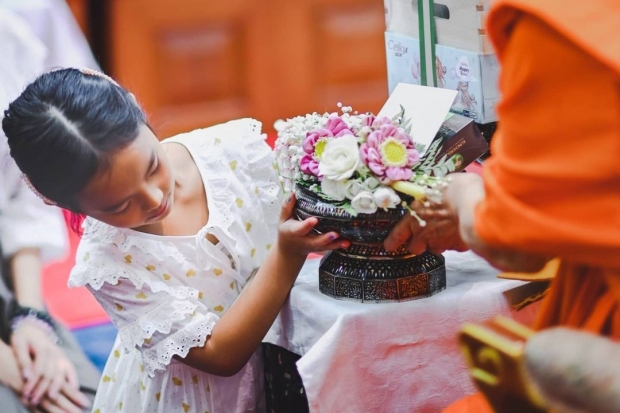 ชมความน่ารักของ ‘น้องปีใหม่’ ในพิธีเลี้ยงพระวันเกิด