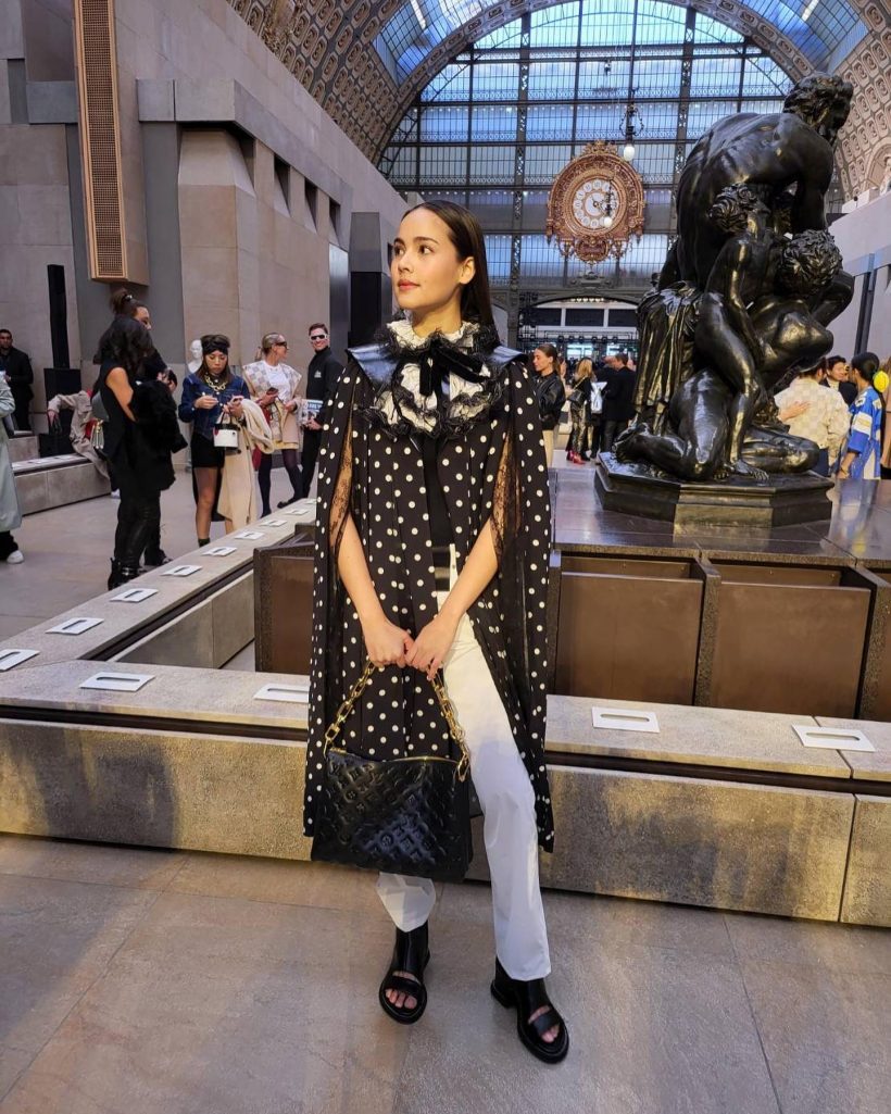 เปิดแฟชั่นลุค ญาญ่า ห่มแบรนด์เนมทั้งตัวสวยเฉิดฉายกลางปารีส