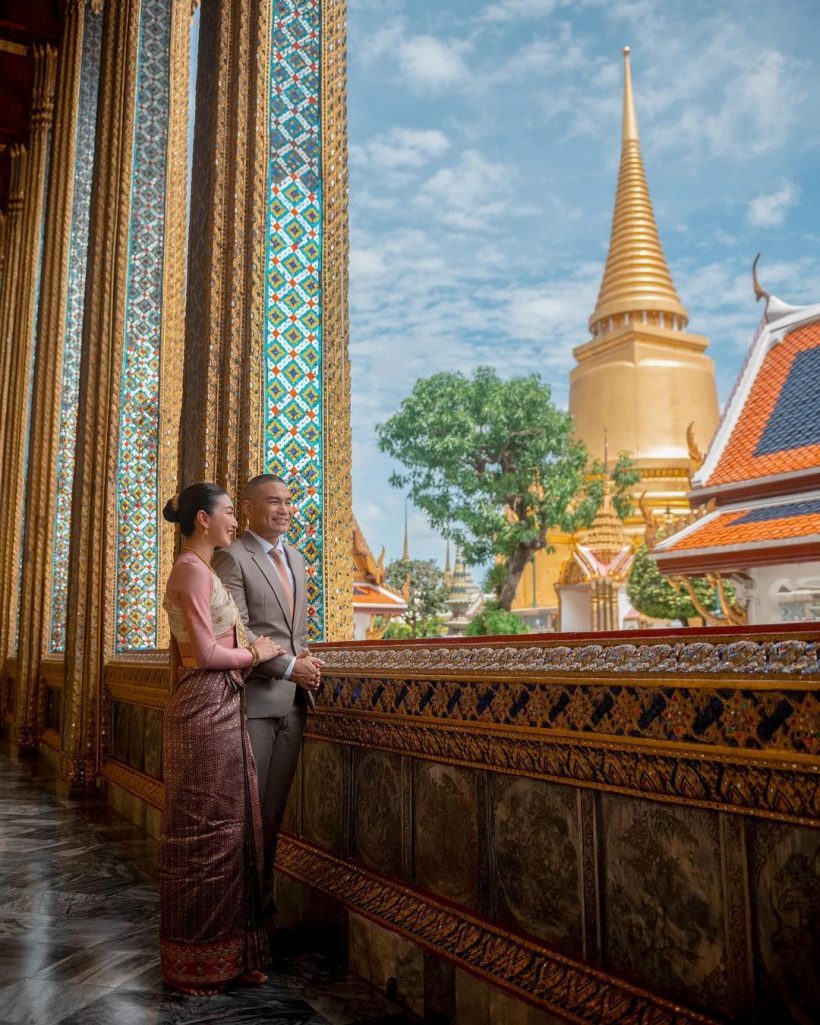 สวยตะลึงแพนเค้กสวมชุดไทยห่มสไบ ควงว่าที่สามีทำบุญเรียบง่าย