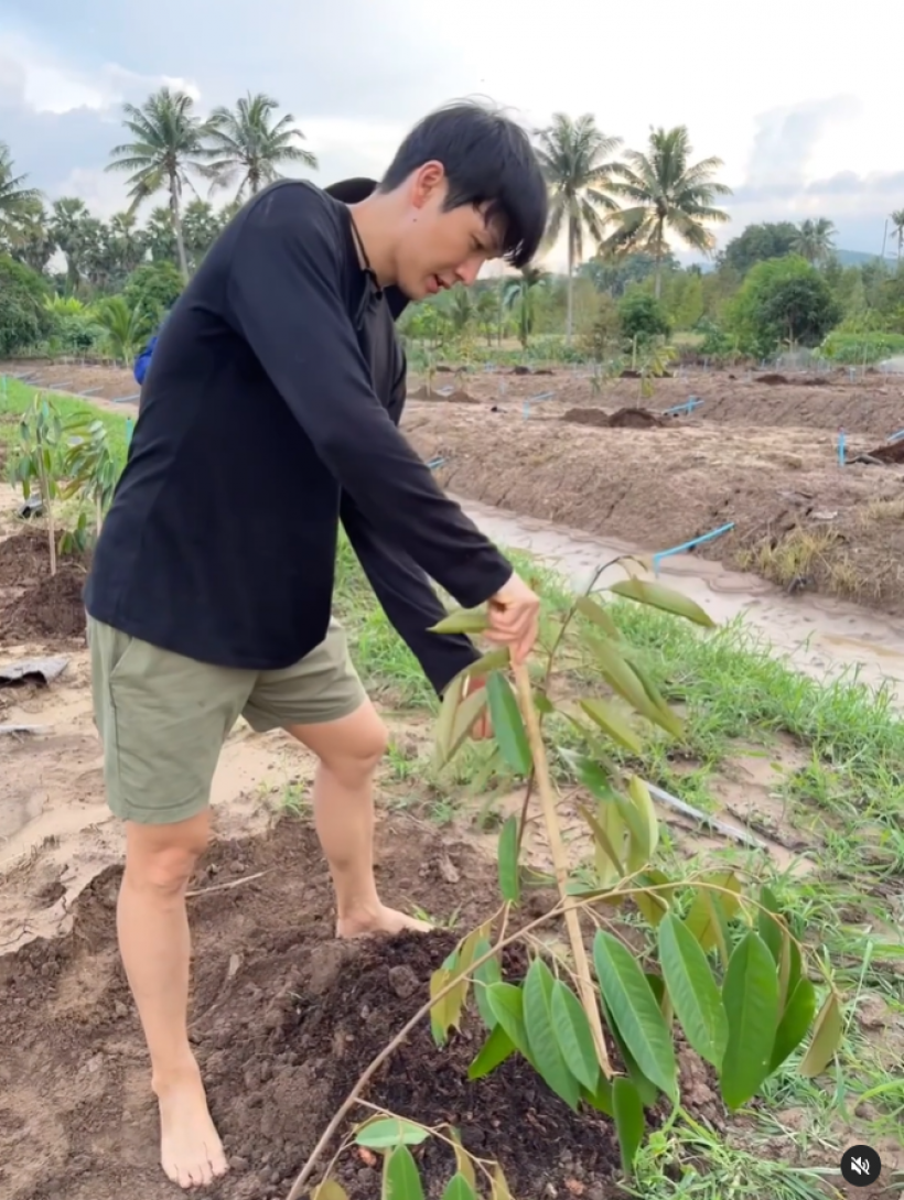 ว่าที่เสี่ย! พระเอกดังบุกไร่ตจว. ลงมือปลูกทุเรียน คนเเห่จองตั้งเเต่ยังไม่ออกลูก