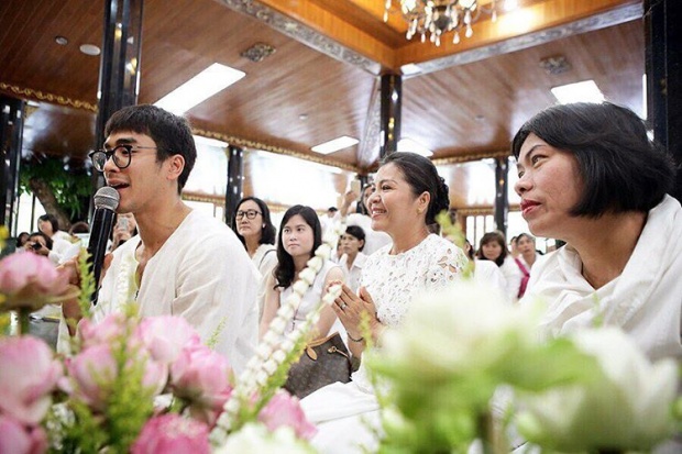 พระเอกสายบุญ!! ณเดชน์ ควง แม่แก้ว เข้าวัดทำบุญหล่อเทียน