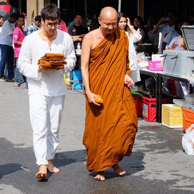 พระเอกสายบุญ!! ณเดชน์ ควง แม่แก้ว เข้าวัดทำบุญหล่อเทียน