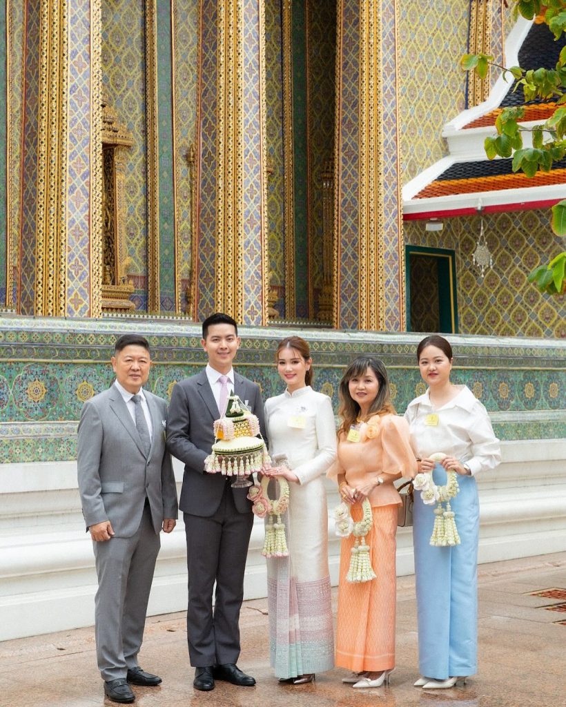 มงคลสูงสุด! คู่รักดังเข้าเฝ้าสมเด็จพระสังฆราชรับน้ำพระพุทธมนต์