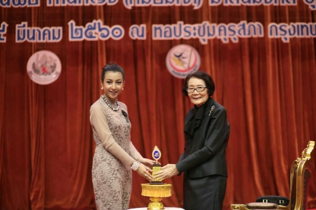 น้องเบนซ์ ปิยาภัสร์ ภูมิใจ!! รับรางวัล บุคคลดีของแผ่นดิน