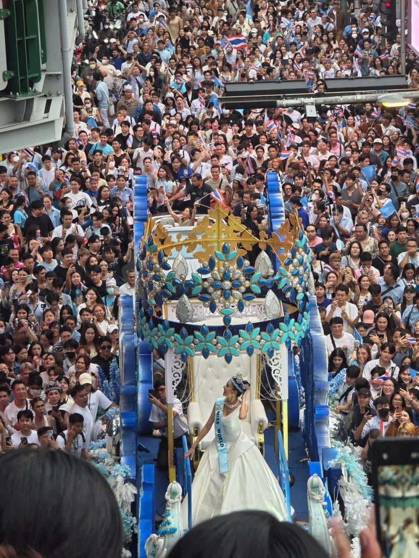 ยิ่งใหญ่สมเกียรติ บรรยากาศขบวนรถแห่ต้อนรับ โอปอล สุชาตา Miss World 2025