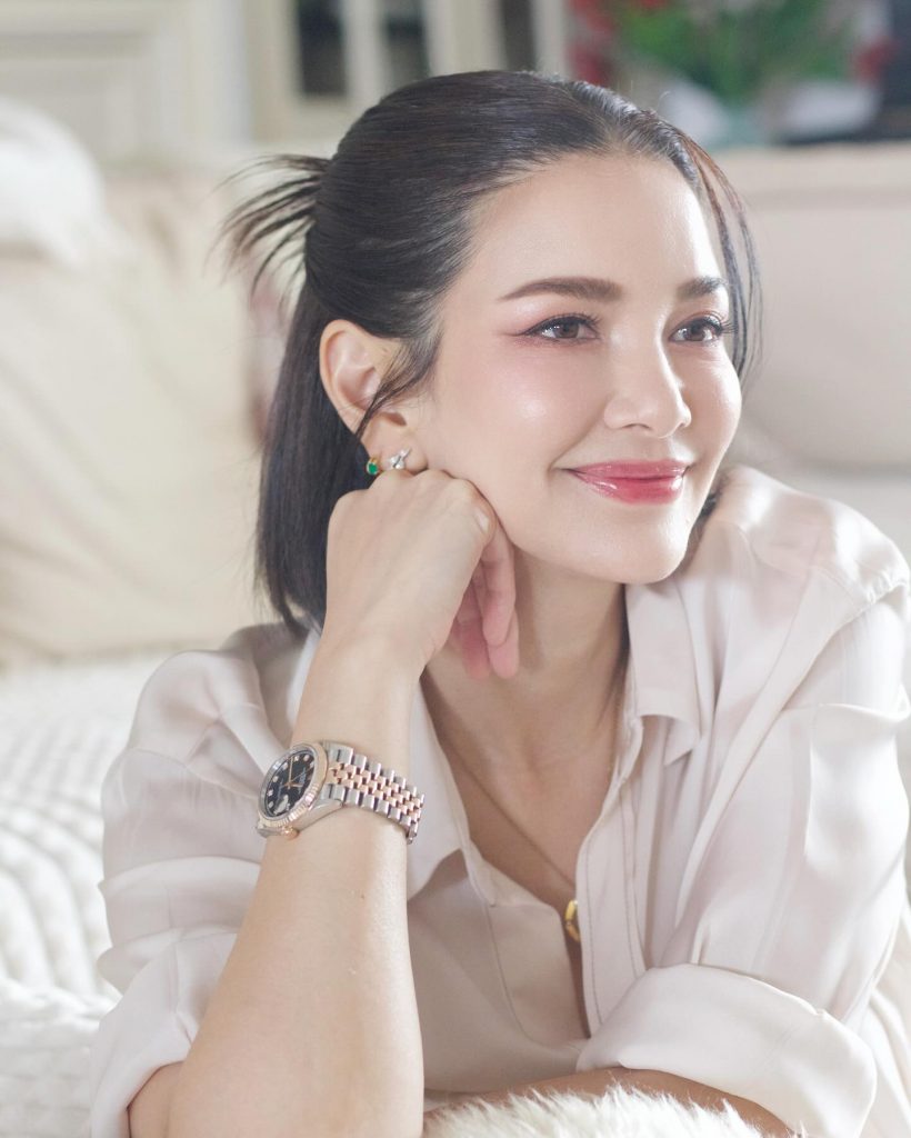 50 ปียังเป๊ะ..อ้อม พิยดา ฉลองวันเกิด สวยปังหน้าเด็กแทบลืมอายุ