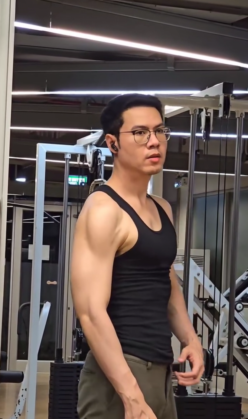 ตัวจริงไม่เหมือนในจอ! เปิดวาร์ป ชินดนัย ผู้ประกาศข่าวพระราชสำนัก