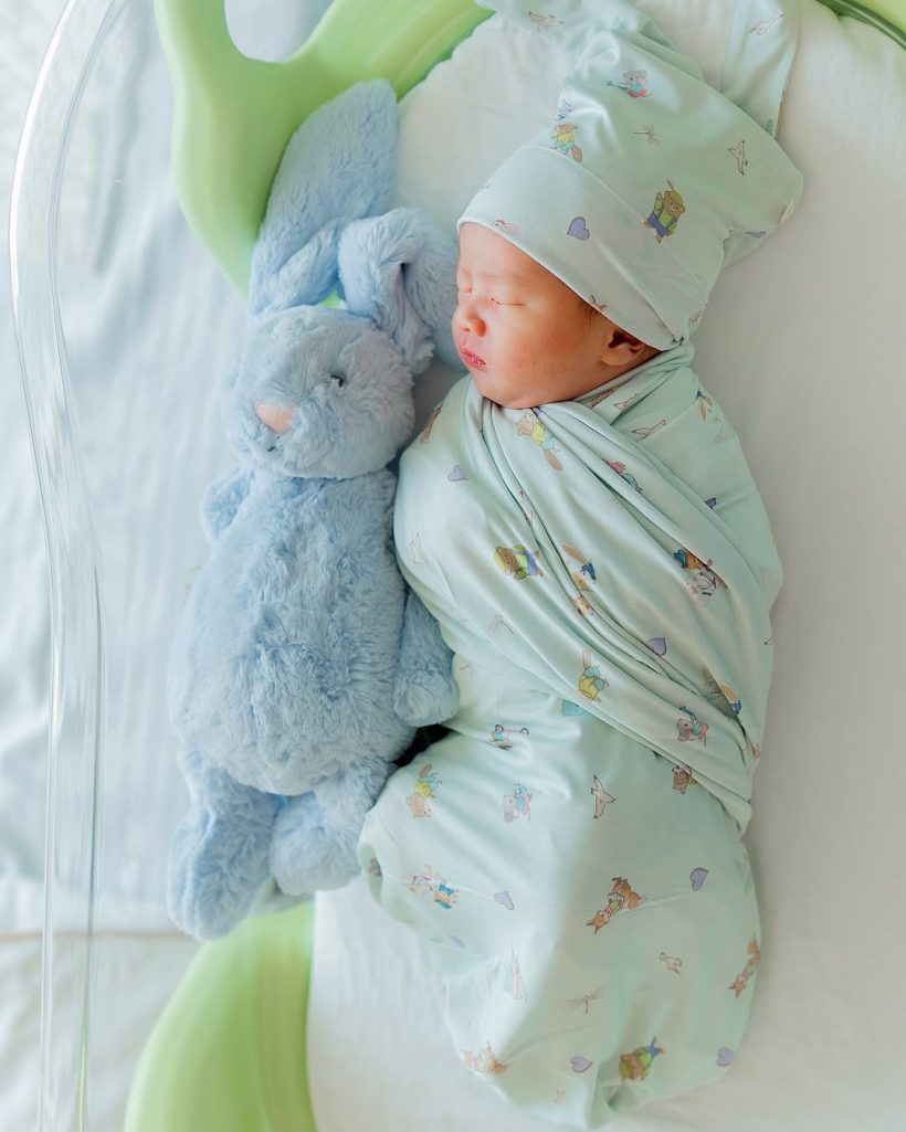 เกี่ยวก้อย ลงภาพครอบครัว ลูกชาย-ลูกสาวหล่อสวยแต่เด็ก
