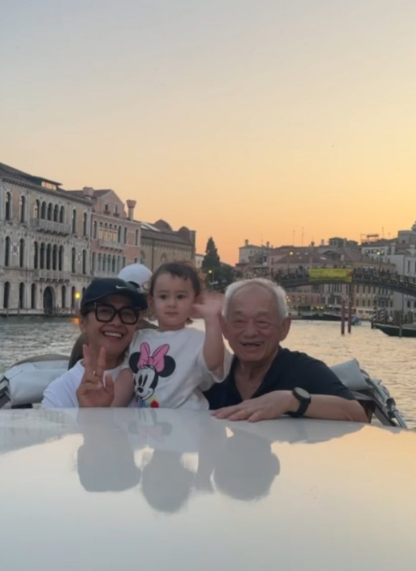 หาดูยาก ไอซ์ อภิษฎา เปิดช็อตซบไหล่สามี ล่องเรือกับครอบครัว
