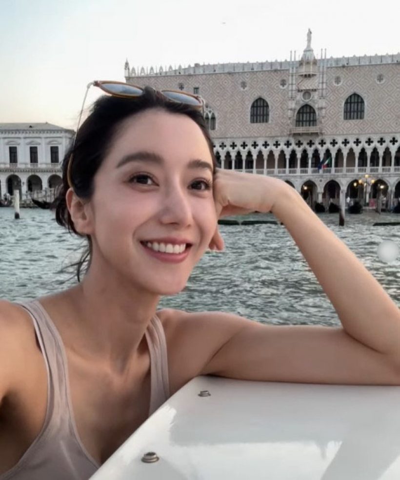 หาดูยาก ไอซ์ อภิษฎา เปิดช็อตซบไหล่สามี ล่องเรือกับครอบครัว