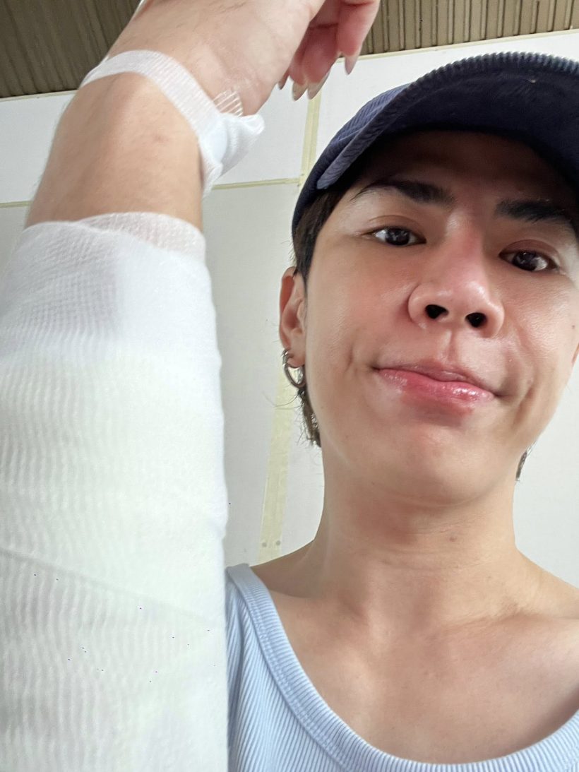 ตกใจทั้งถนน! ดาราดังประสบอุบัติเหตุ นั่งเจ็บเลือดเต็มตัว