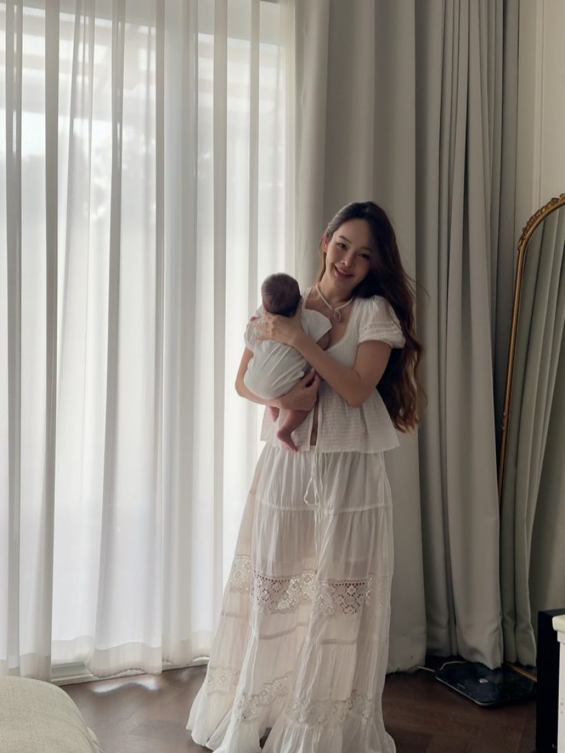 ดาราสาวดังถ่ายรูปคู่ลูกสาวคนเล็ก รู้เลยว่าสวย แม้ไม่เห็นหน้า