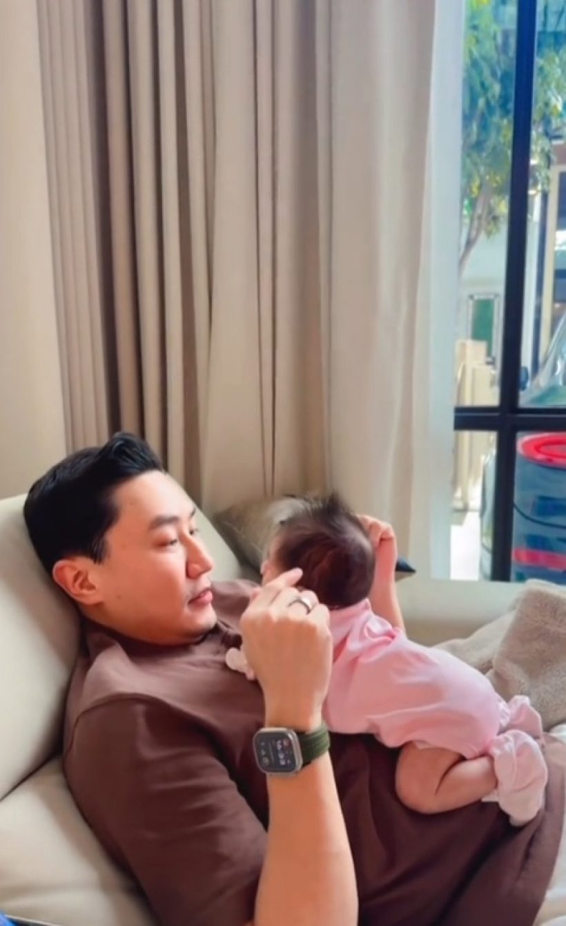 คุณพ่อคุณแม่อึ้ง! น้องนช่าอายุยังไม่ 1 เดือน แต่ตั้งคอได้แล้ว