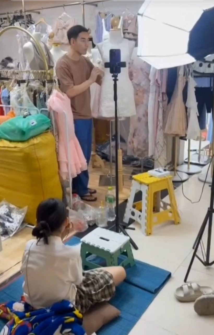 ดาราหนุ่มดัง โพสต์ขอบคุณลูกสาว เลิกเรียนแล้ว มานั่งรอพ่อขายของต่อ