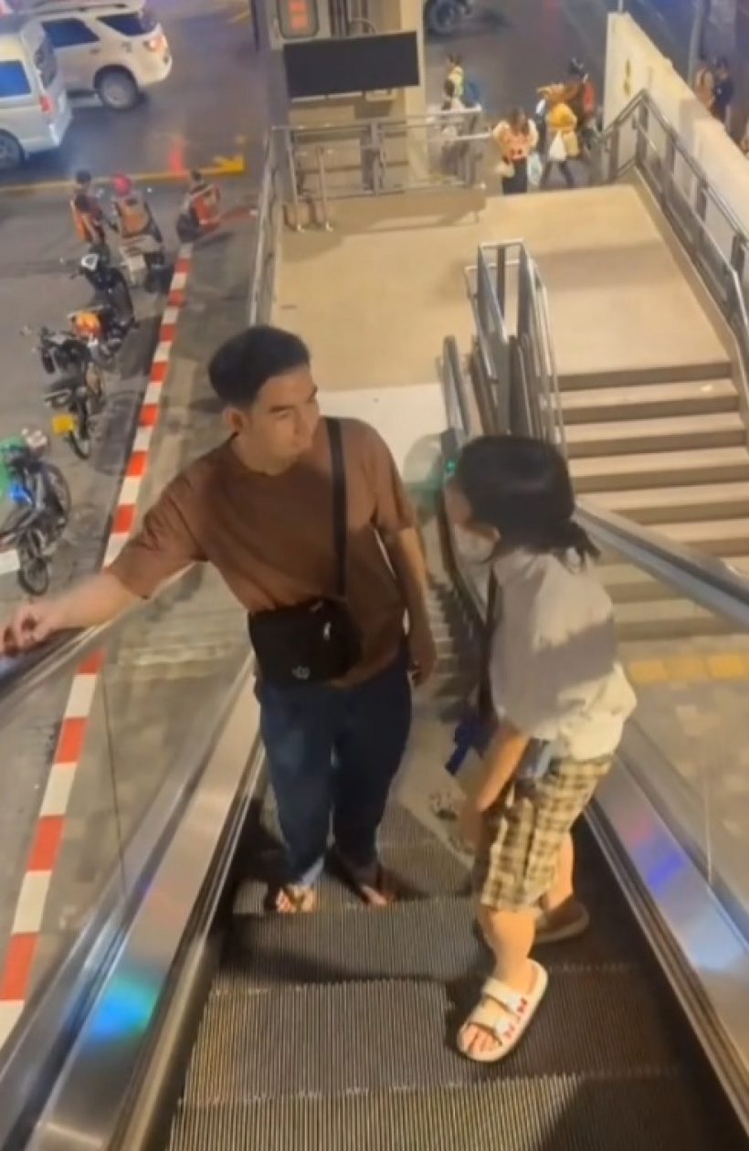 ดาราหนุ่มดัง โพสต์ขอบคุณลูกสาว เลิกเรียนแล้ว มานั่งรอพ่อขายของต่อ