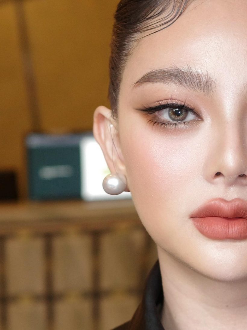 เปิดลุค ดิว อริสรา สวยสง่าในพิธีศพคุณพ่อผู้เป็นที่รัก