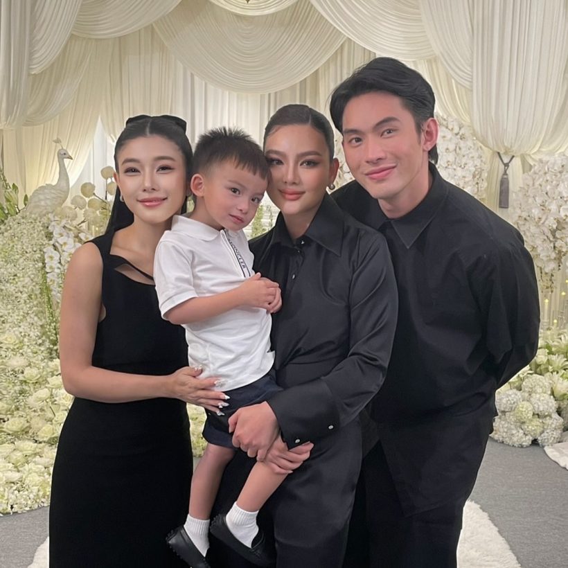 เปิดลุค ดิว อริสรา สวยสง่าในพิธีศพคุณพ่อผู้เป็นที่รัก