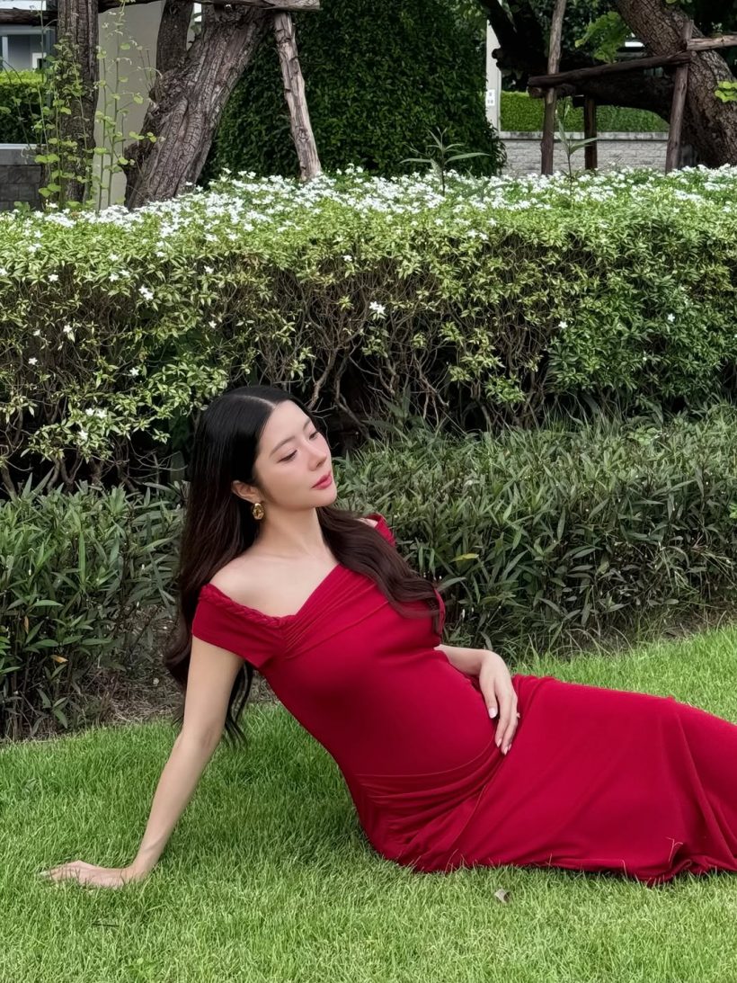 ดาราสาวดัง อุ้มท้องออกงาน สวยเป๊ะจนคนมองทั้งห้าง