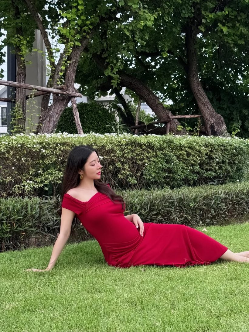 ดาราสาวดัง อุ้มท้องออกงาน สวยเป๊ะจนคนมองทั้งห้าง
