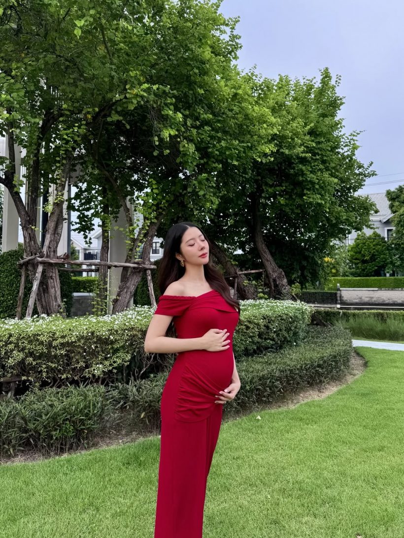 ดาราสาวดัง อุ้มท้องออกงาน สวยเป๊ะจนคนมองทั้งห้าง