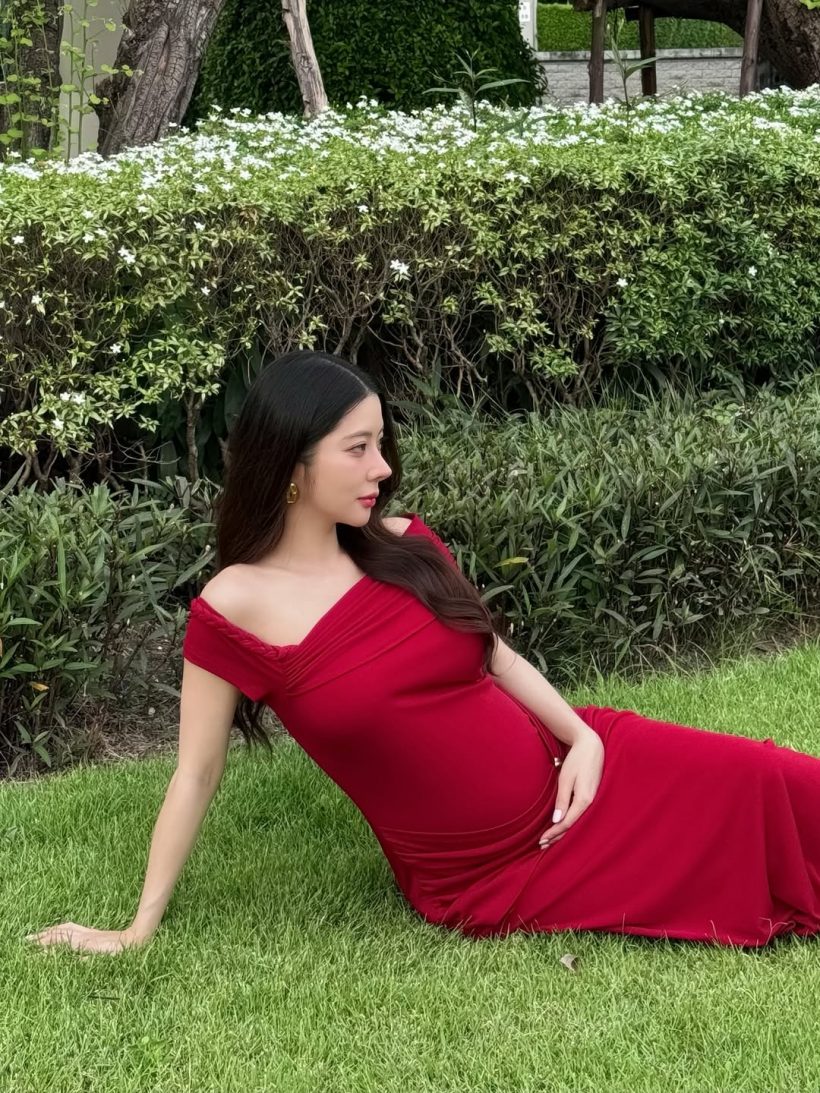 ดาราสาวดัง อุ้มท้องออกงาน สวยเป๊ะจนคนมองทั้งห้าง