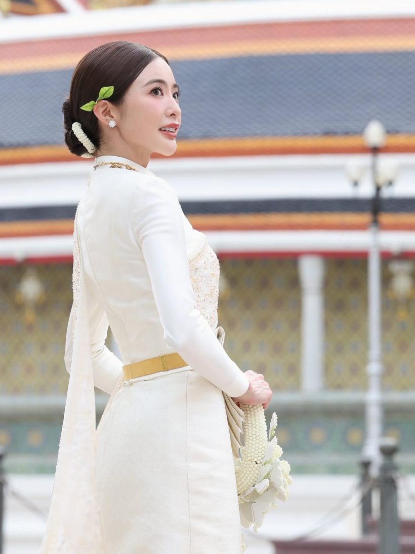 ส่องดีเทลชุดไทย มายด์ ลภัสลัล สวมใส่เข้ารับน้ำสังข์พระราชทาน