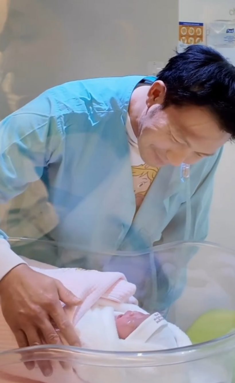 คุณพ่อป้ายแดง! หมอสอง ยิ้มแก้มแตก ภรรยาคลอดลูกคนแรกแล้ว!