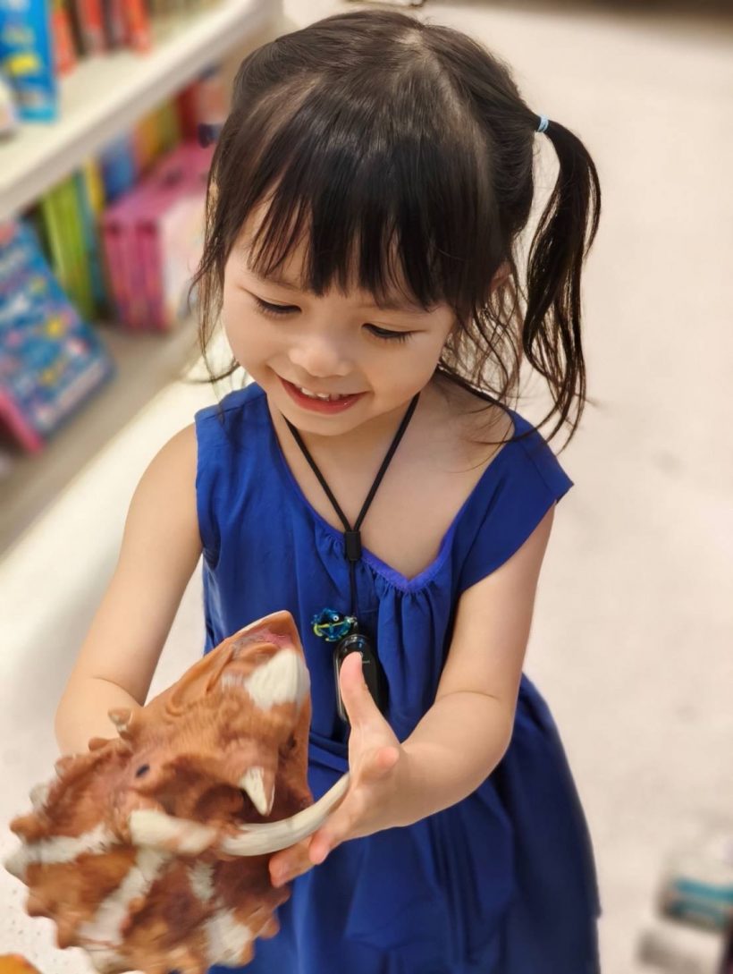 หลงลูกไม่ไหว! เวียร์ ลงรูปคู่น้องวิริน ช็อตนี้ตายสงบศพสีชมพู