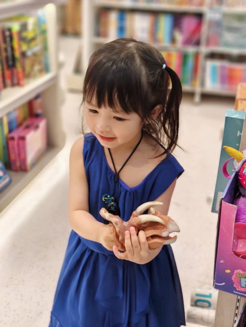 หลงลูกไม่ไหว! เวียร์ ลงรูปคู่น้องวิริน ช็อตนี้ตายสงบศพสีชมพู