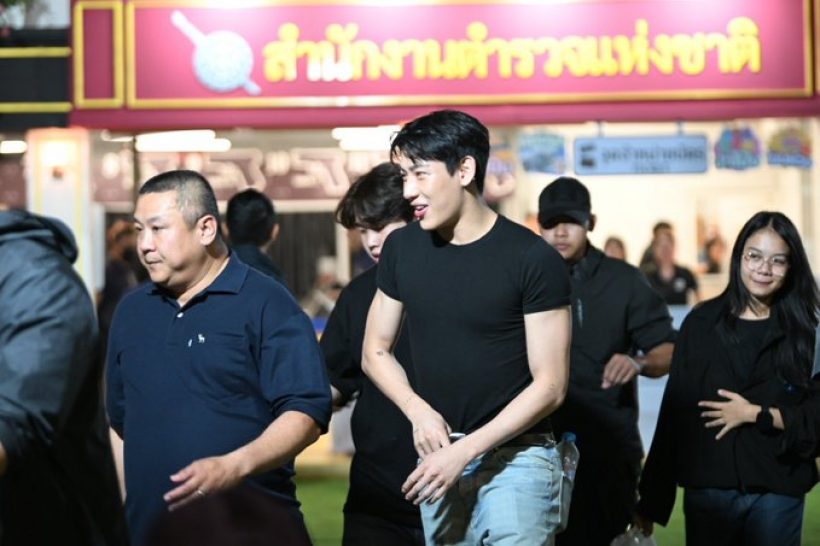 หล่อจนคนเหลียว!หนุ่มงานดีโผล่กาชาด พอรู้ว่าใครคือกรี๊ด