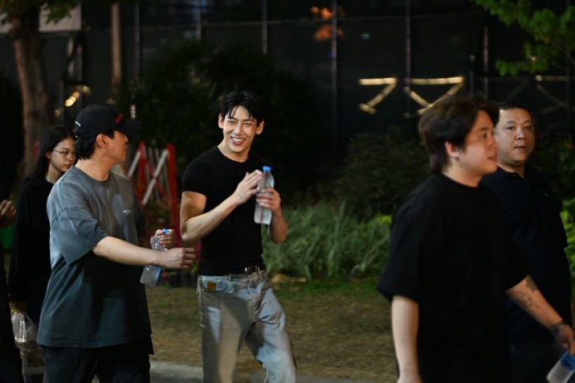 หล่อจนคนเหลียว!หนุ่มงานดีโผล่กาชาด พอรู้ว่าใครคือกรี๊ด