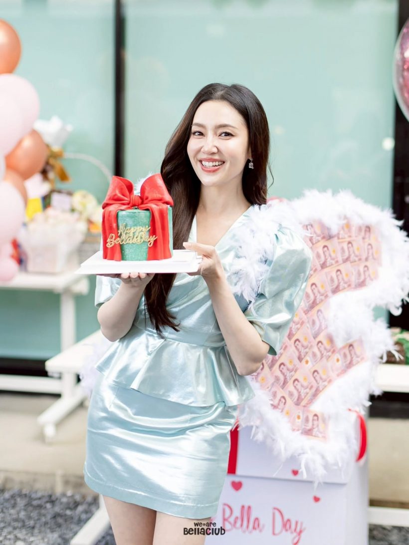 นิ้วนางยังว่างมั้ย?แฟนลุ้นวันเกิดเบลล่าปีนี้มีซีนขอแต่ง?!